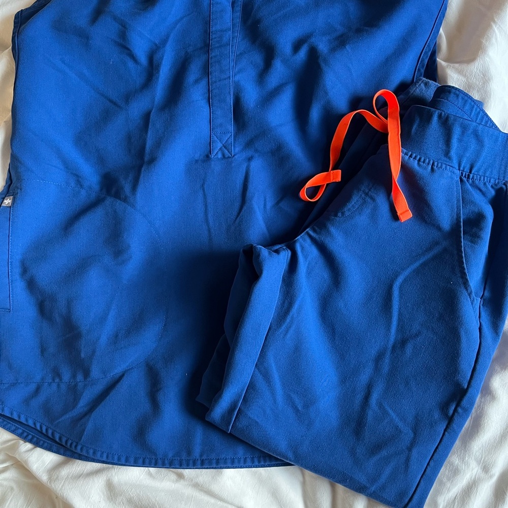 Figs scrub set winning blue